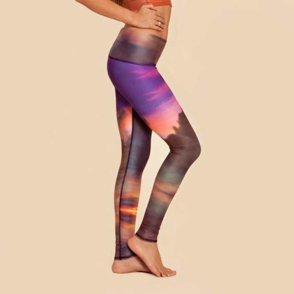 Teeki Clouds Hot Pants
